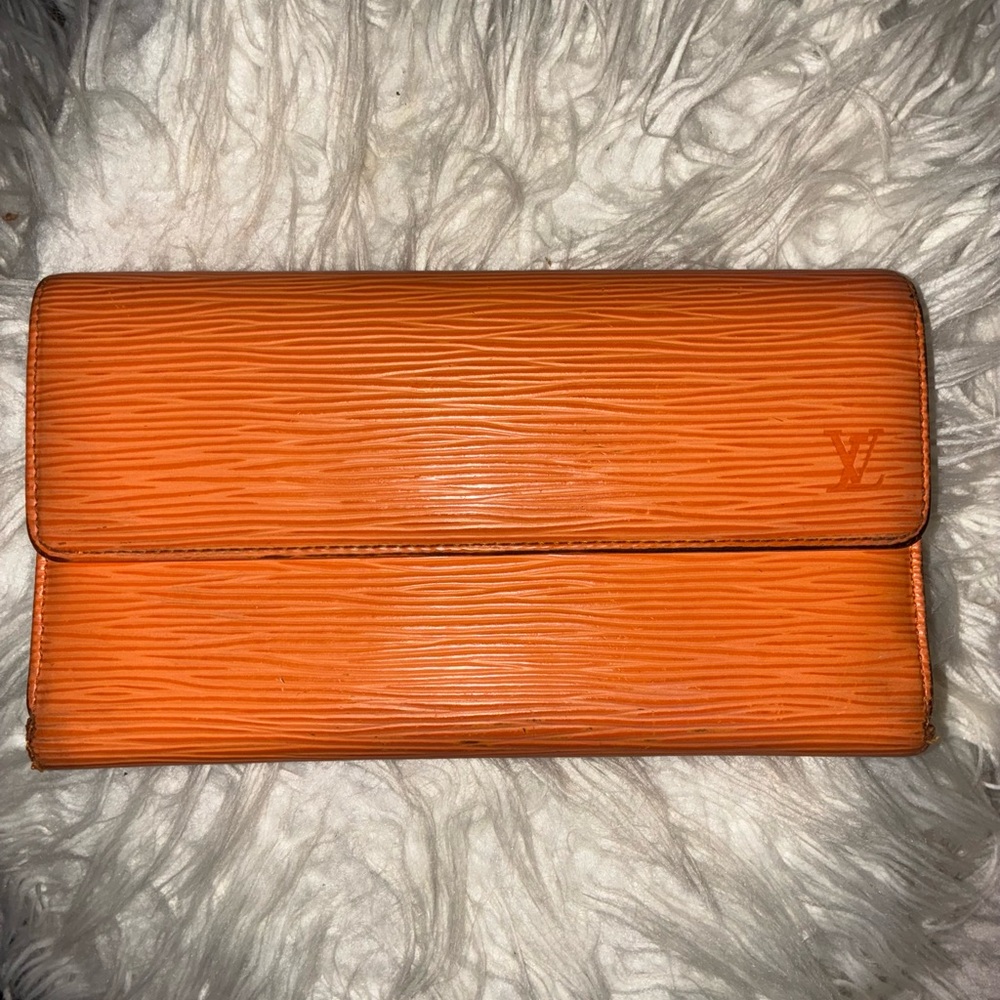 Authentic Louis Vuitton Sarah Epi Leather Wallet